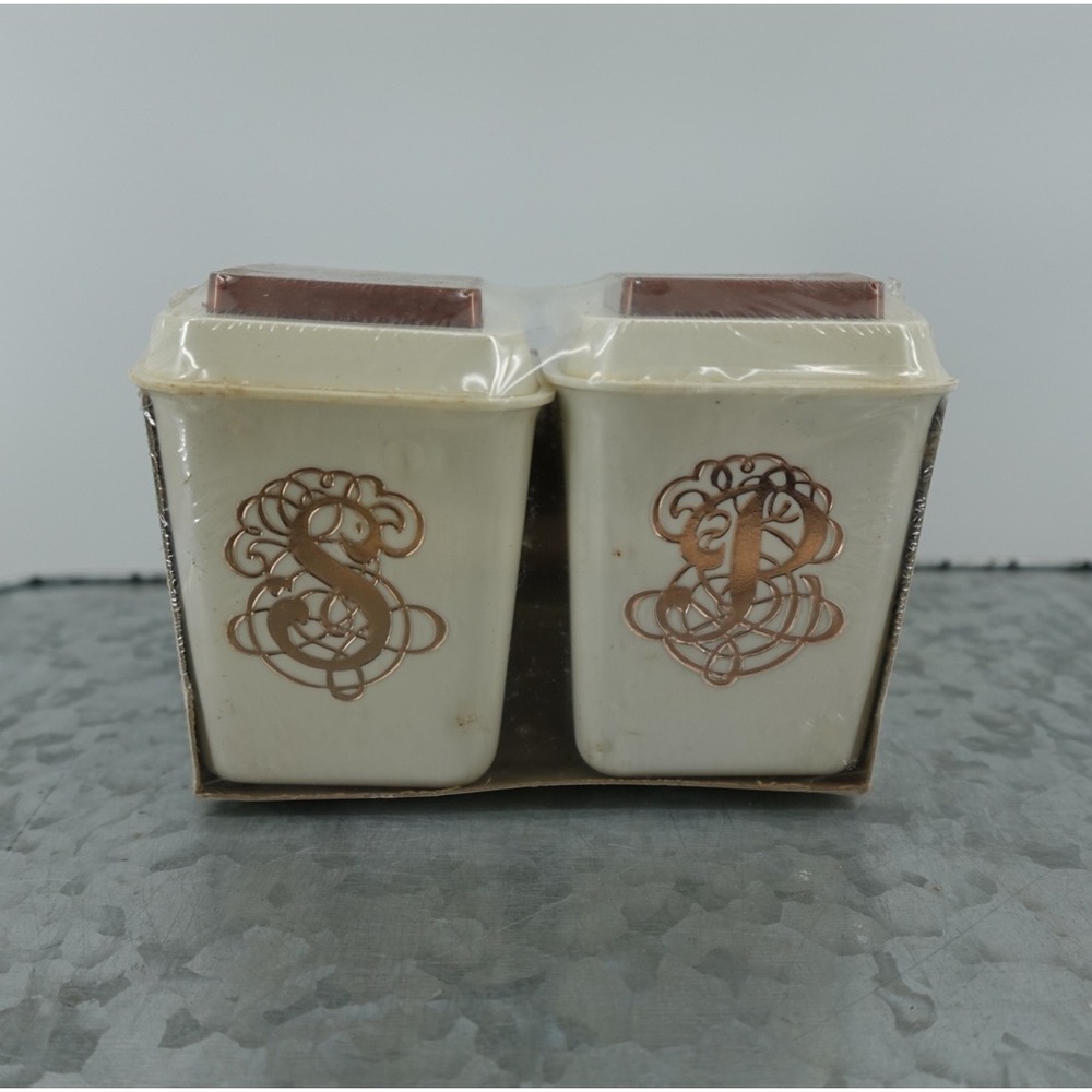 Vintage Lustro-ware Chef Size Salt Pepper Shaker Set Borden Plastic MCM New NOS